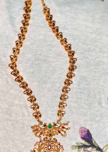 Elegant Gold Necklace