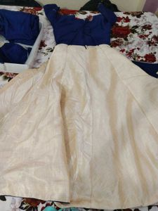 I&#39;m Selling A Gown Which Is In Very Good Quality