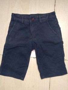 UNITED COLOURS OF BENETTON BOYS BLUE SHORTS.