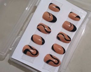 Press On Nail Set - Nude &amp; Black