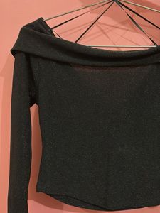 Black Off-Shoulder Long Sleeve Top