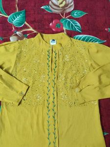 WOMEN&#39;S REGULAR FIT ROUND NECK HAND-PAINTED TOP