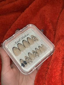 Press-On Nail Set - Almond