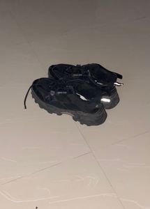 chunky black shoes sneaker