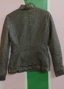 zara woman jacket soft fabric nd very comfortable