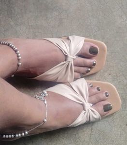 women bow Detail cream sandal 👡