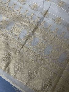 Elegant White &amp; Gold Embroidered Kurti