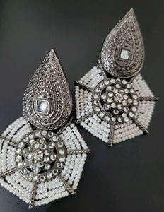 Metallic Earing With Beads