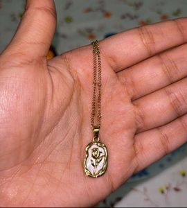 MOTHER OF PEARL GOLDEN ROSE CHAIN PENDANT🎀