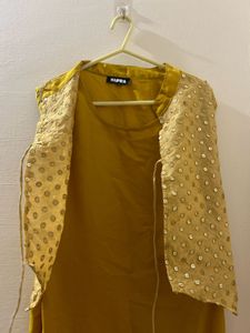 Elegant Sleeveless Kurta