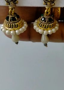 Jhumka, dark green stones and white pearls.