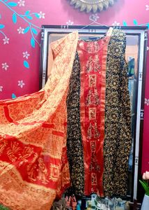Sleeveless Kurta &amp; Dupatta Set with (Margin)