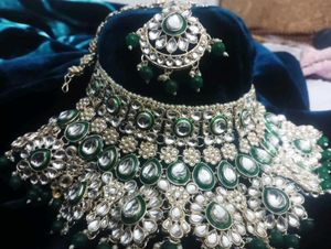 bridal jewellery set in green trending jeweller