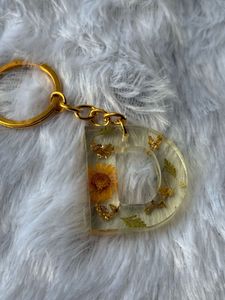 🌼 Golden Bloom “D” Resin Keychain 🌼