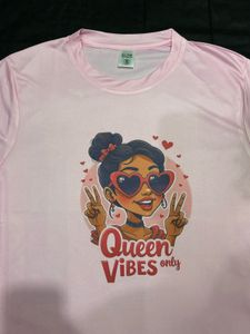 Queen Vibes Graphic Tee
