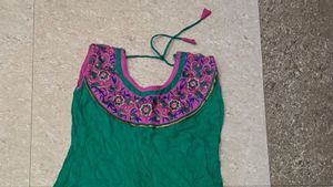 ‼️sale‼️Green &amp; Pink Embroidered Kurti