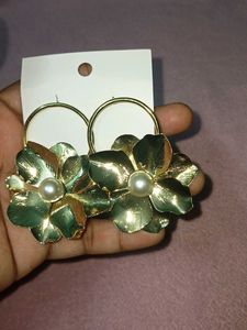 SALE 🆕Floral Pearl Earrings