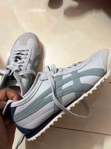 Women Onitsuka Tiger Sneakers Size US 4