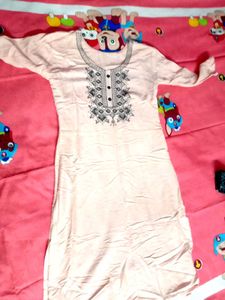 Elegant Embroidered Kurta(XS)