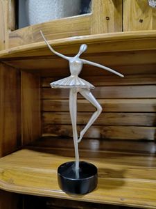 Ballerina Showpiece Statue