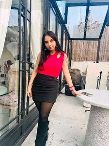 Red Sleeveless Top