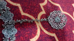 Silver Pleated Hathphool With Ring