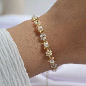 Korean Daisy Bracelet