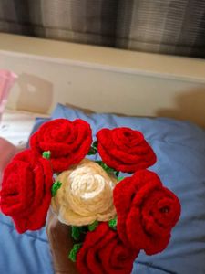 Crochet Rosesof 10  Bouquet (9 red 1 white)