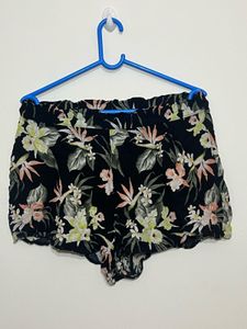 Divided Floral Print Shorts