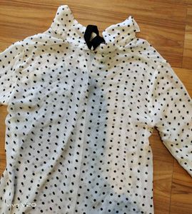 White Shirt With Ribbon