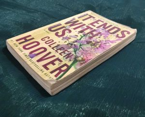 IT ENDS WITH US-BY COLLEEN HOOVER