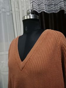 V-neck Knitted Sweatshirt