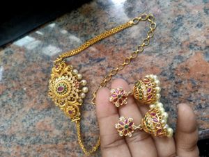 Choker With Matching Buttas