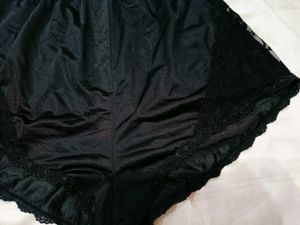 🇳🇿💫💗 Black Lace Trimmed Shorts