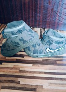 Branded shoes, very nice and Comfortable.