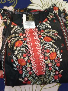 I Am Selling Pakistani Style Kurti Pant Dupatta