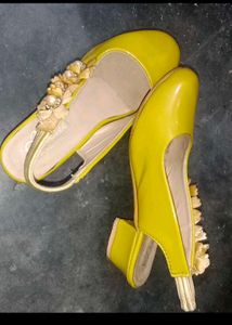 😍Yellow girl Sandals