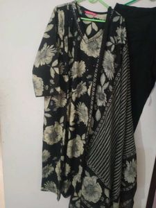 New Elegant And Beautiful Suit