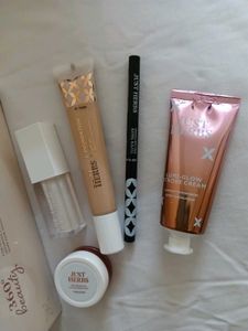 Just Herbs Trendy Beauty Box
