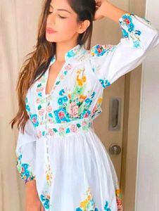 🎀Pretty Floral white dress for girlieezz 🎀