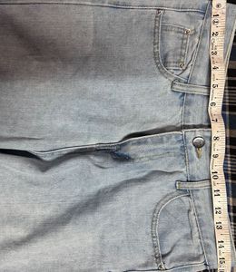 Light Wash Frayed Hem Jeans