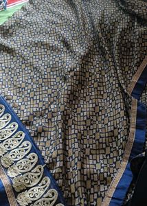 Women&#39;s Elegant Embroidered Saree