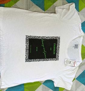 Trendy White Graphic Tee