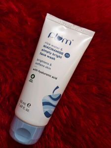 Plum Simply Bright 2% Niacinamide Face Wash with R