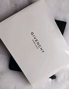 Givenchy Premium Pouch 💕♥️