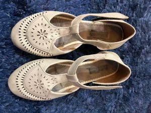 Vintage Beige Mary Jane Shoes