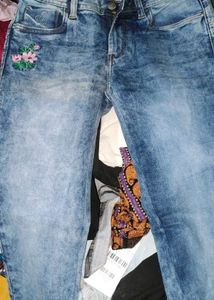 Embroidered Floral Detail Jeans