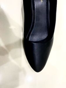 Feelings Black Wedges