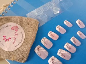 11 Piece Stick On Nail&#39;s With Cute Bag ❤