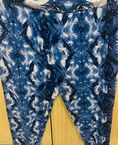 Blue &amp; White Print Cropped Pants